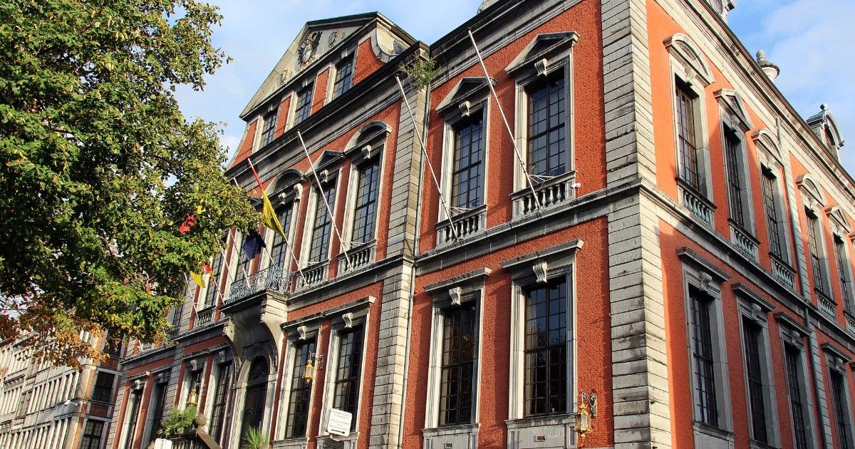 Façade de l'hôtel de ville de Liège, dit La Violette, place du Marché